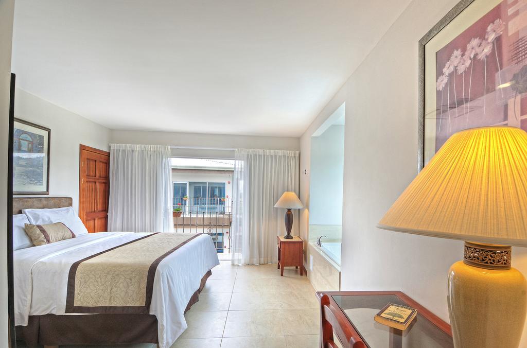 Beachfront Hotel Tramonto 哈科 客房 照片